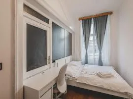 Private Room, AC, Central w Kitchen