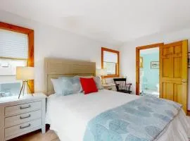 Enchanting dog-friendly ocean view home with kitchen, grill, balcony, TV, & deck