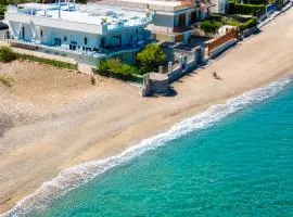 Blue Life, Luxury Rooms Beachfront Rooftop between Palermo and Cefalu'