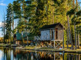 Dragon Treehouse with Hot Tub, Sauna, Private Lake & Deer Park, Hotel in Līči