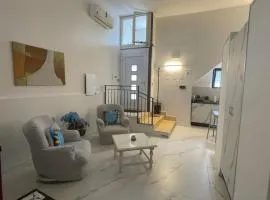 Casa intera piano terra con piccolo giardino