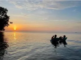 Borbon's Treehouse By the Sea