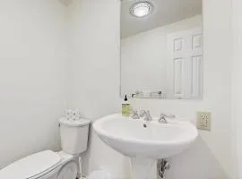 Dog-Friendly Townhouse w/Bay Views, Fast WiFi, and Partial A/C