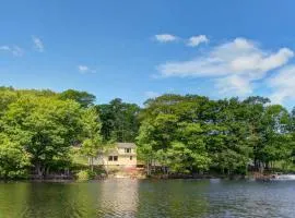 Damariscotta Lakefront Retreat