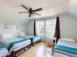 Dog-friendly home with deck, pool table, & firepit - walk to downtown Boothbay