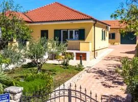 Nice Home In Vrsi With Wifi