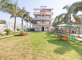 Hotel O Safari Inn, hotel v destinaci Hāpur