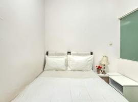 Tulip Syariah RedPartner near T2 Juanda Airport, hotel v destinaci Gabung