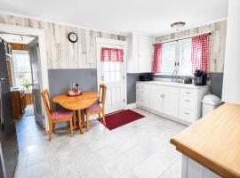 Walk to Golfcourse EnJoie House PetFriendly: Endicott şehrinde bir otel