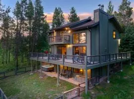 Silver Lining Lodge I Amazing Views I Hot Tub I Sauna I Activity Program