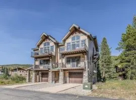 Slopeside Villa 136 I Fantastic Ski Views I Steamroom I Activity Program