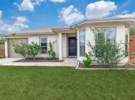 Family Home with Game Room & Fire Pit