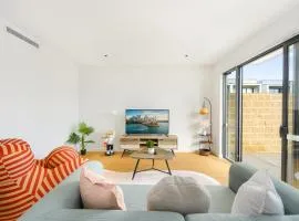 Brand New 3-Level Family Home for 10 &Box Hill
