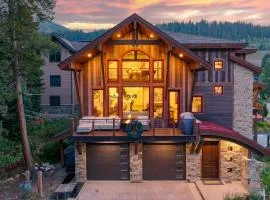 Slopeside Custom Chalet I 2 Hot Tubs I Fire Tables I Great Views I Activity Program