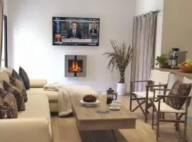 Mar Mikhael 1BR Stylish, Cozy & Balcony