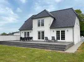 Stunning Home In Bramming With Wifi