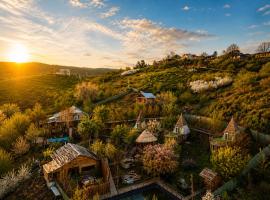 Pik Talgar Eco Village โรงแรมในTalghar