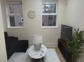 1 BEDROOM APARTMENT - West YORKSHIRE, hotel v destinaci Cleckheaton