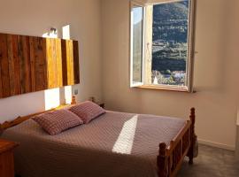 La Belle Vue - Gîte 3 étoiles Eco Responsable Climatisé, hotel i Maury