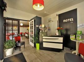 Hôtel Le Marais Restaurant Au Petit Challandais, hotel v destinácii Challans