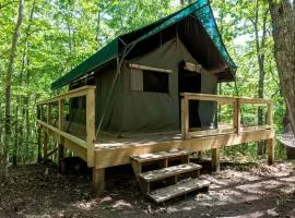 Mountain Glamping Tent with Sunrise Views & Firepit in Rising Fawn, Georgia