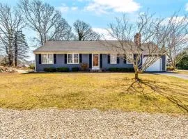 Charming Coastal Cottage with Spacious Patio in Yarmouth Port, Massachusetts