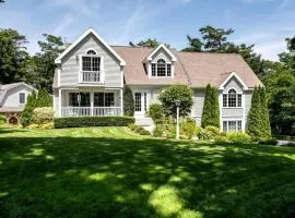 Charming Coastal Retreat with Fireplace & Kayaks in Bourne, Massachusetts