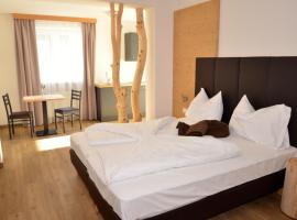 Guesthouse Dolomiten, hotel in Egna