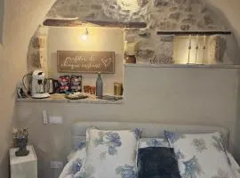 Suite voûtée minérale - fraicheur naturelle - au cœur de Vallon Pont d'Arc