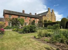 Belvoir Lodge - Sleeps 18 - Belvoir Castle
