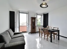 GuestHost - Bright & Comfy Apartment