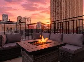 McCormick Place 2BR Suite with Patio, Skyline View and Optional Parking Sleeps 6 Near Soldier Field and Grant Park
