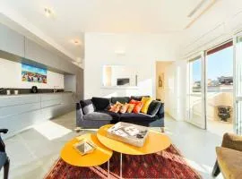Mamad Bright Apt w Balcony 10min Walk from Beach