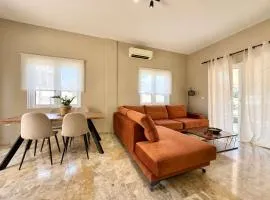 Dioni's Haven - Sunny Retreat with Balcony
