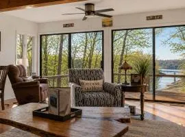 Lakefront Home Serene Views & Deck Near Mammoth Cave