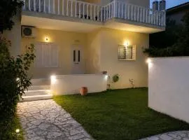 ALIO Seaside Maisonette, Steps from Diakopto Beach