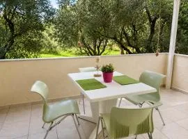 ALIO Seaside Maisonette, Steps from Diakopto Beach