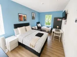Cosy studio with kitchenette & TV