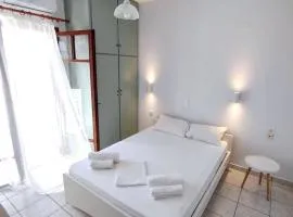 Galatas apartment 5 with beautiful sunset, 750m from the sea