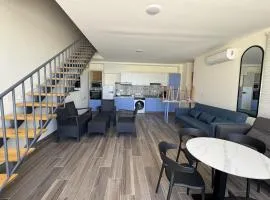 Maison Bleue - Chalet Duplex Mountain Escape