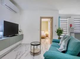 Stylish and bright 2 bedroom with balcony DCAR1-1