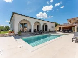Holiday Home Olivarum with heated pool