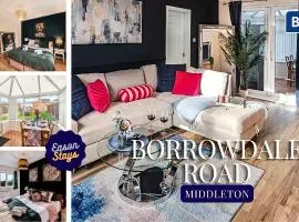 3 Bed Rest Home Middleton M24 Sleeps 8
