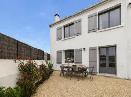 700 m de la plage, Maison pour 8, jardin