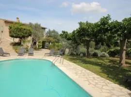 Votre havre de paix provençale au cœur des oliviers, avec piscine privée