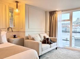Number 3 Pier Road Suites, hotel in Whitby