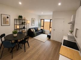 Brand New Stylish Apartment in Clifden Town Centre, Hotel in Clifden