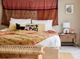 THE BIG - Luxury Backpackers