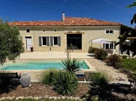 Gîte avec piscine au cœur de la campagne