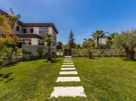 Garden Breeze Stay Villa 1 - Gala Residence by PikHost